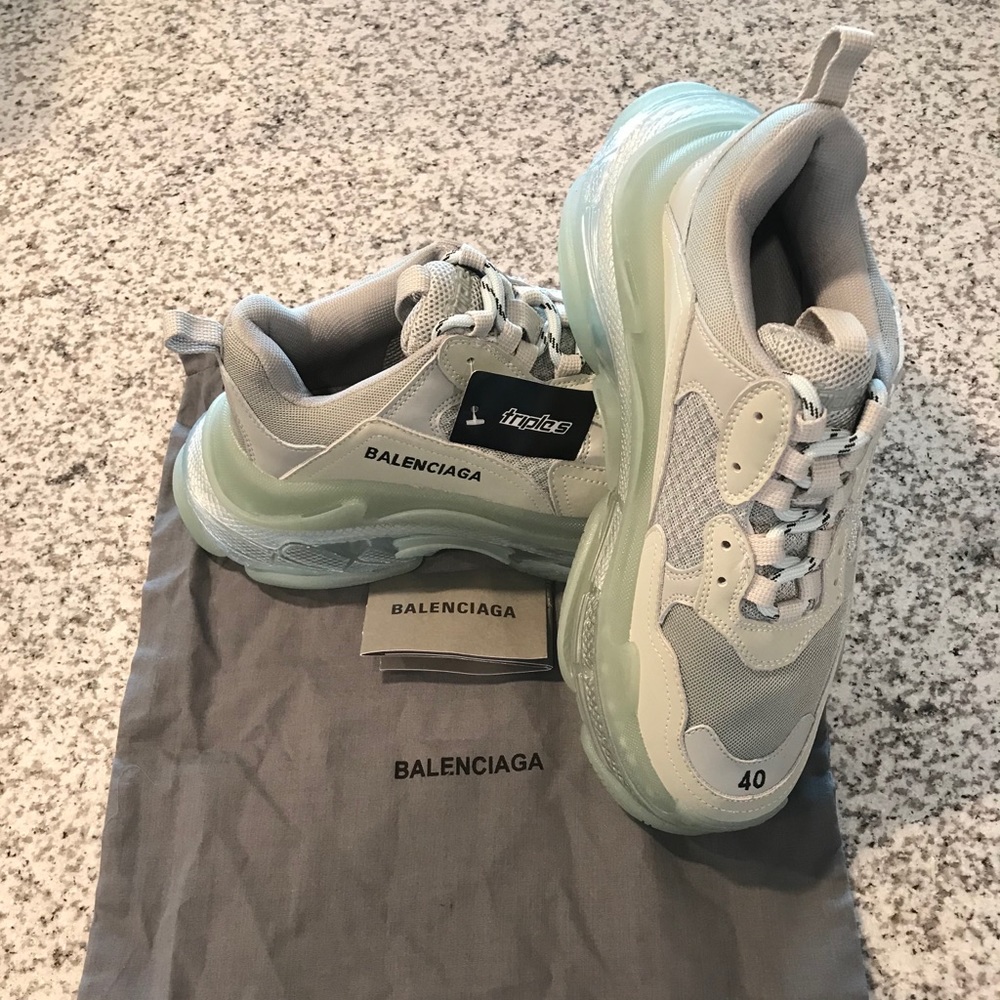 Brand New never worn Balenciaga Triple S size 40